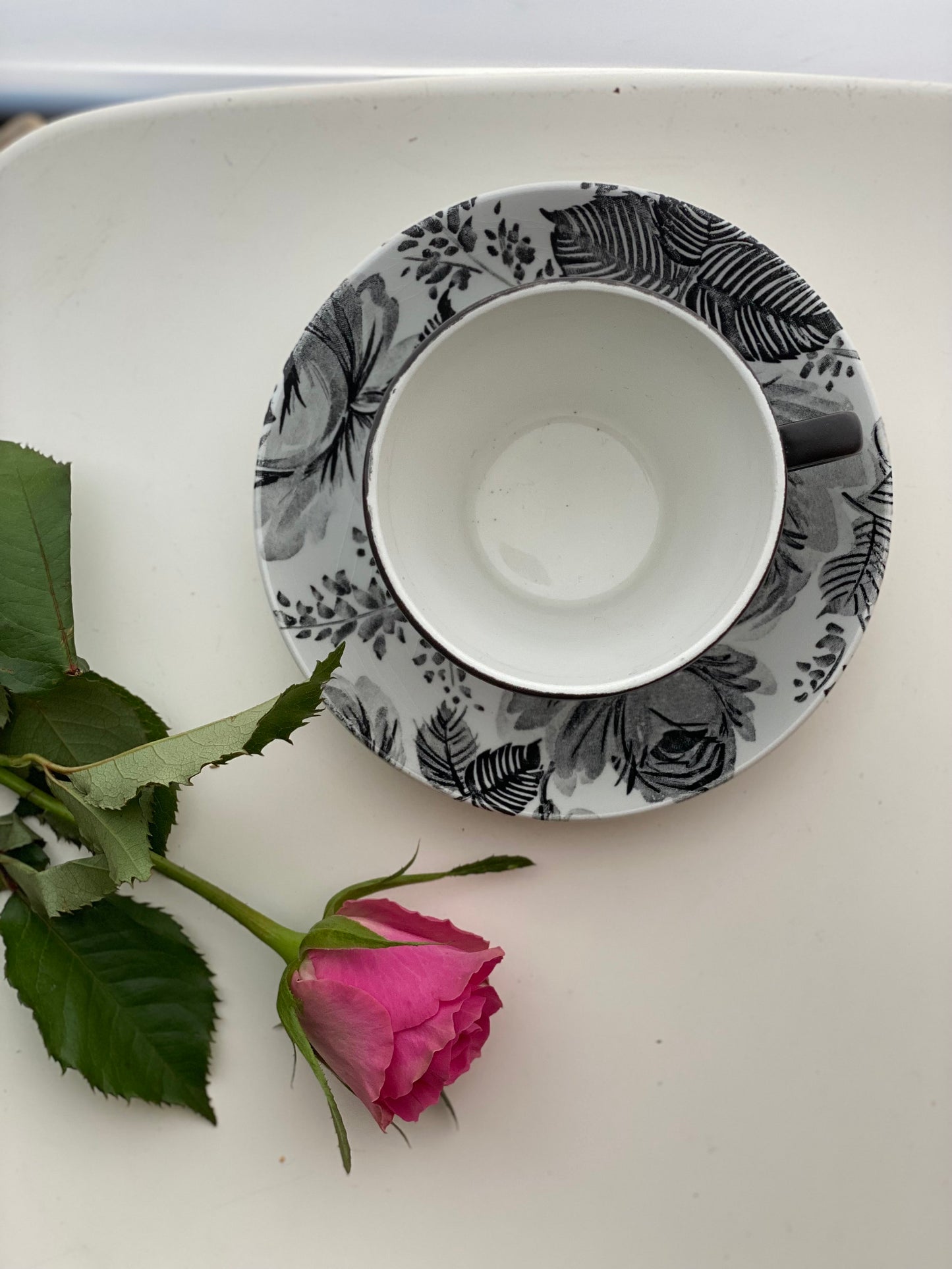 Valentines Royal Tudor Ware 'Victoria Rose', Staffordshire pottery
