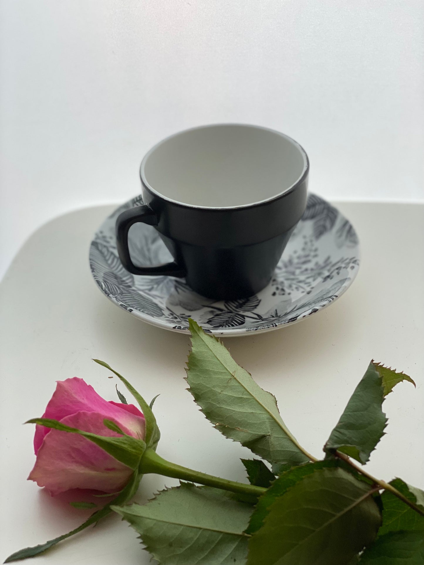 Valentines Royal Tudor Ware 'Victoria Rose', Staffordshire pottery