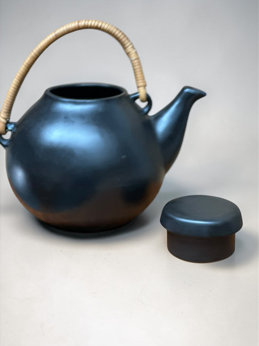 Arabia “GA” Teapot — Ulla Procopé-Nyman, Finland, 1970s