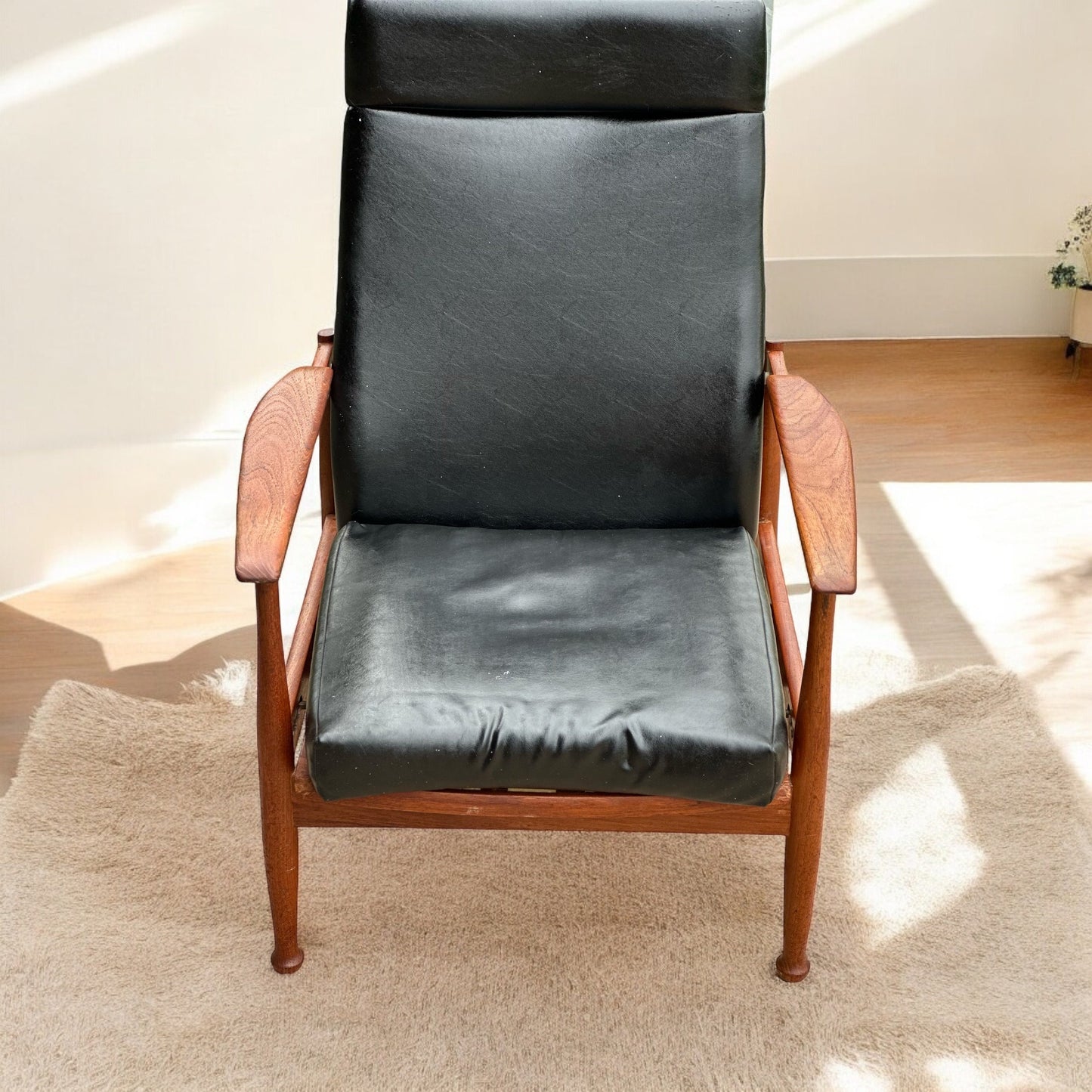 Vintage Midcentury 'Manhattan' Reclining Armchair by Guy Rogers c1960's.