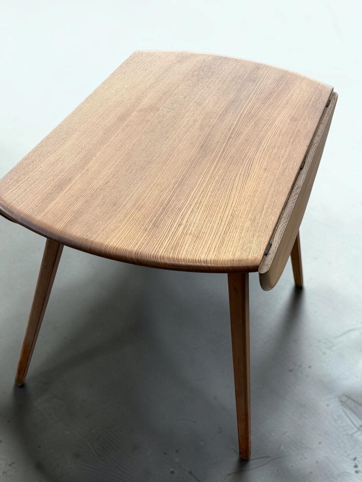 Early 1950s Ercol Elm Drop-Leaf Dining Table | Lucian R. Ercolani