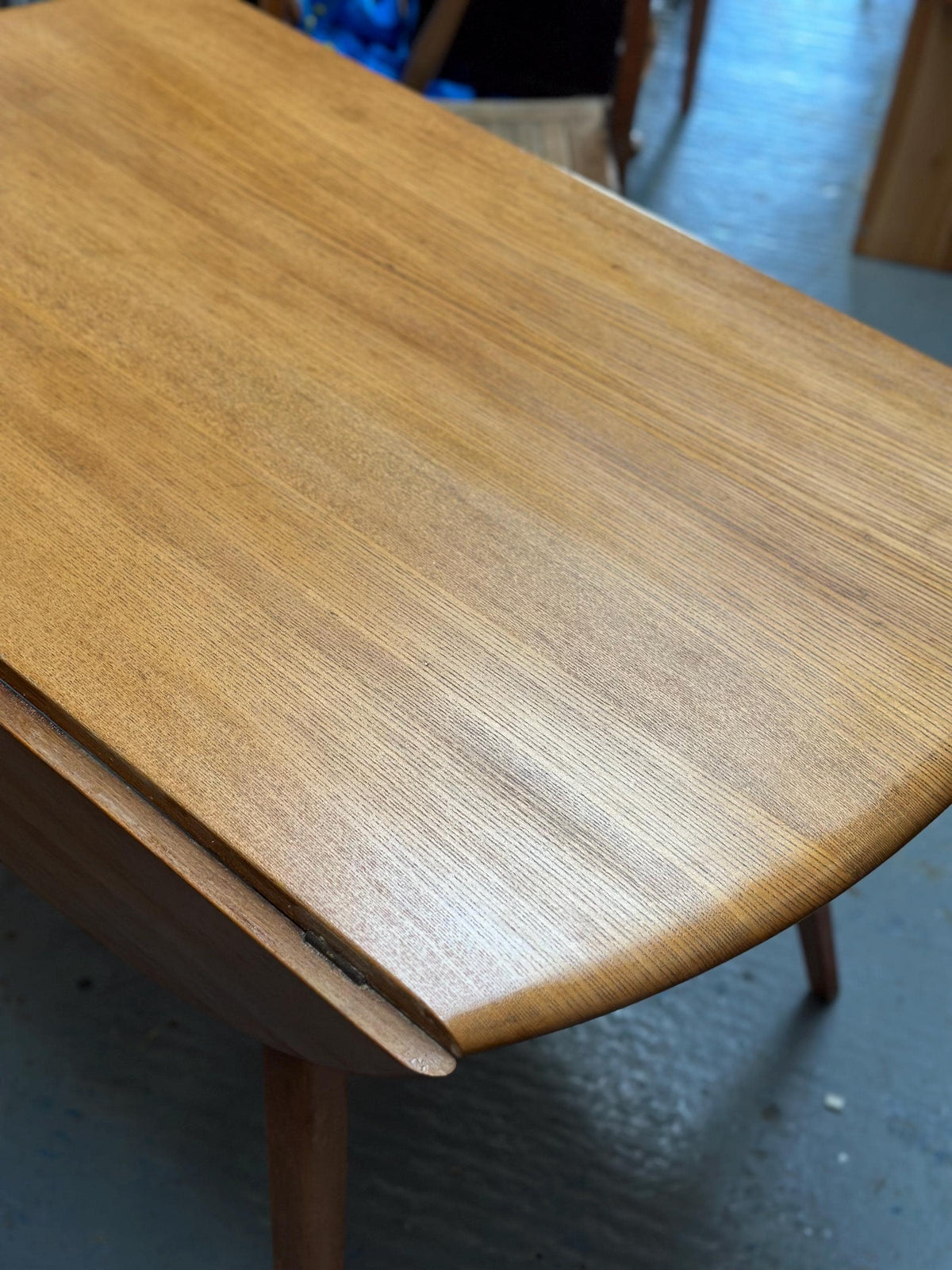 Early 1950s Ercol Elm Drop-Leaf Dining Table | Lucian R. Ercolani
