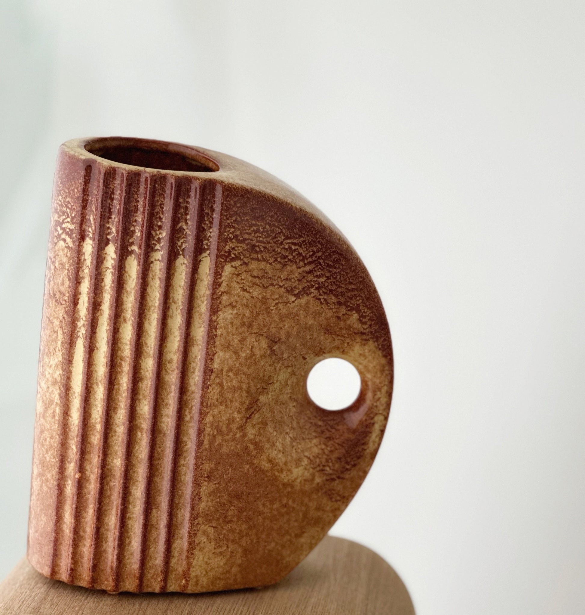 Mid-Century Italian Vase by Bertoncello, and designer Roberto Rigon, 1960s , Italy.